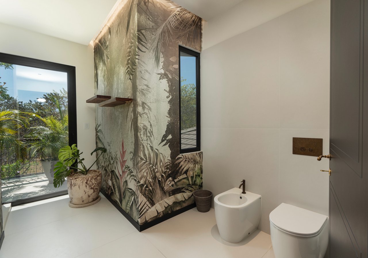 Villa Solana: Modern Luxury Steps from Playa Mansita in Hacienda Pinilla