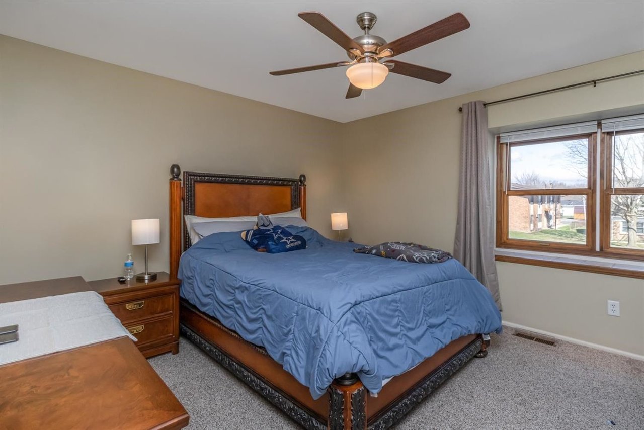 618-622 N Shelby Pl, Hobart, IN