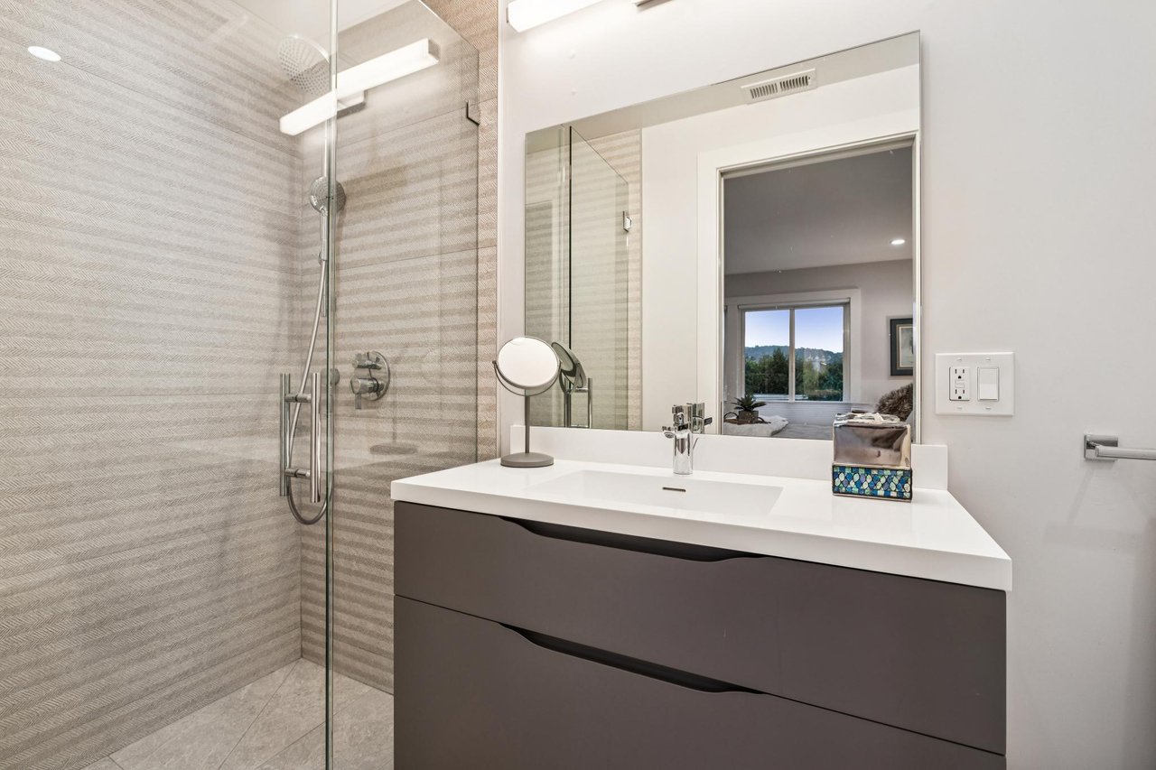 Luxurious Waterfront Home in Larkspur Marina