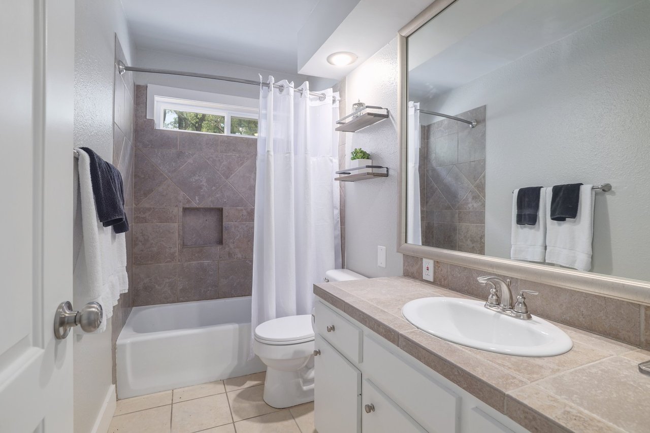 7206 Comanche Trail