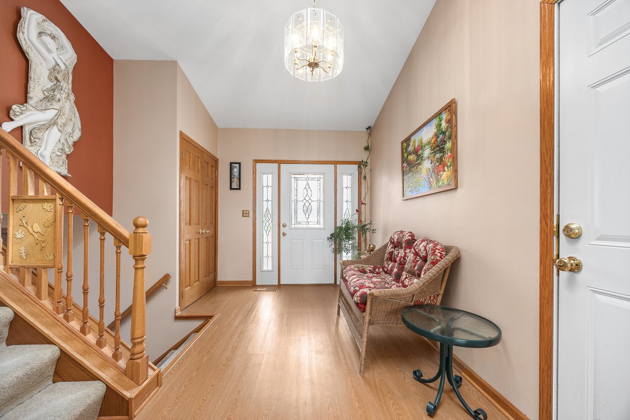 8000 Oakview Lane, Woodridge