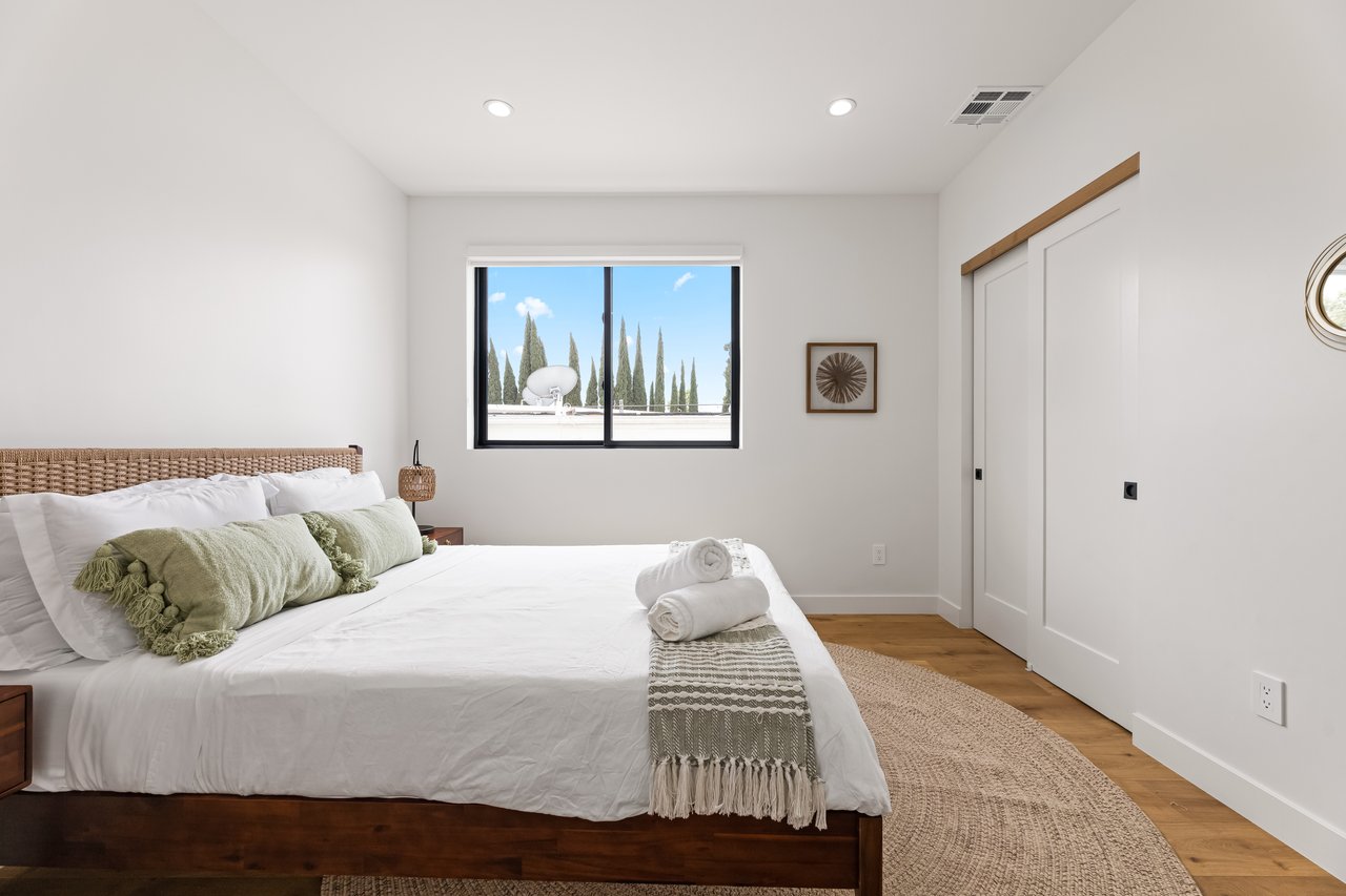 Rooftop Reverie, Laurel Canyon Blvd, 91607