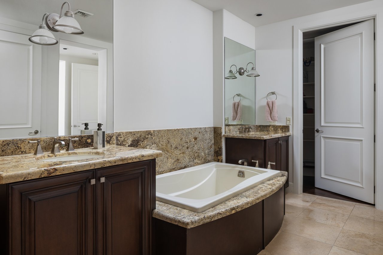 2402 E ESPLANADE Lane PH2