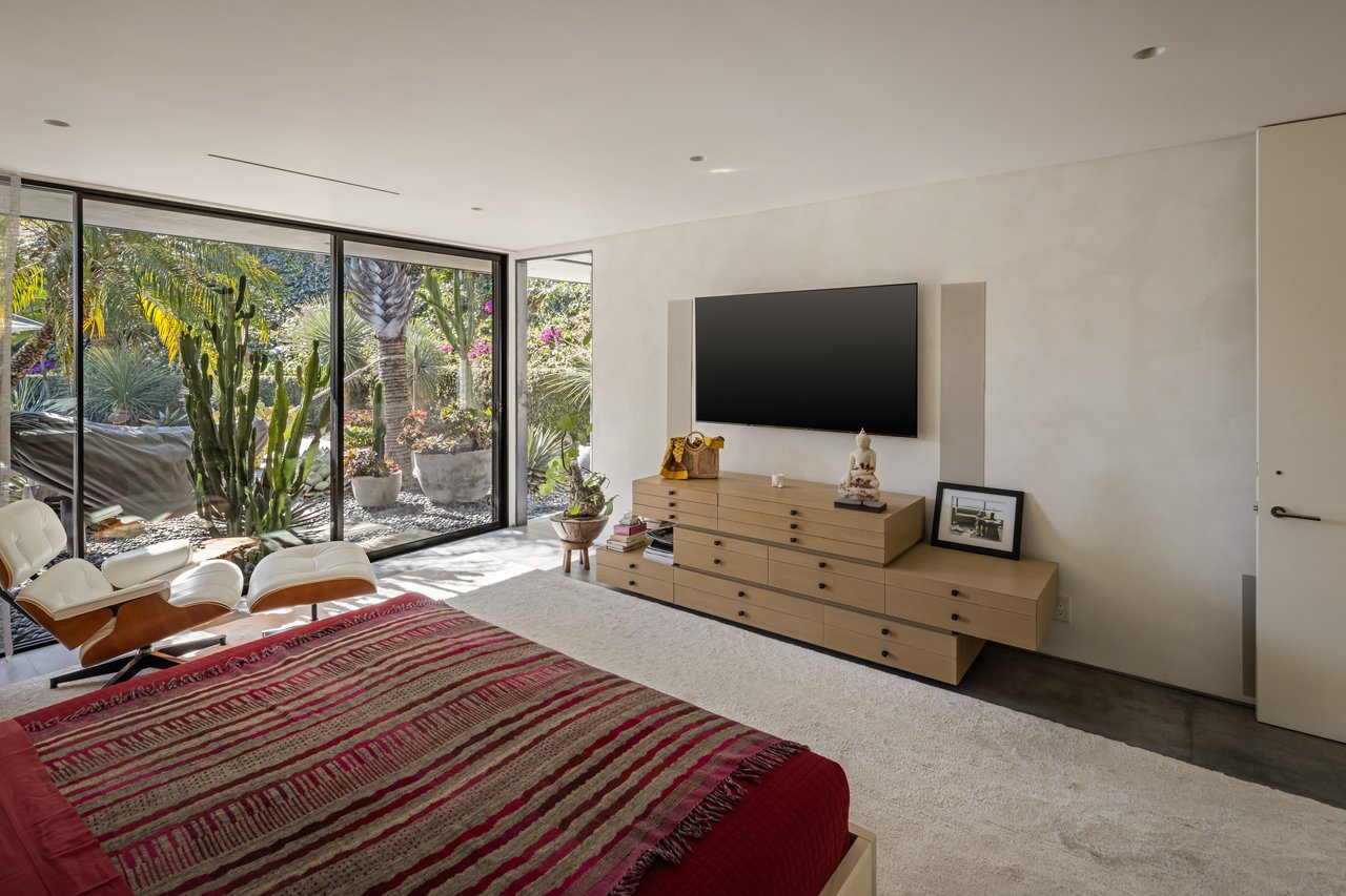 1087 Moraga Dr, Bel Air