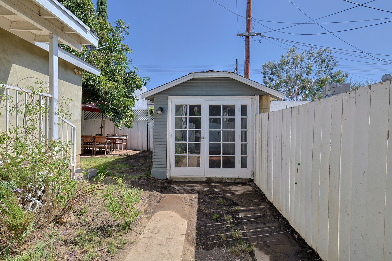 512 E Tujunga Ave