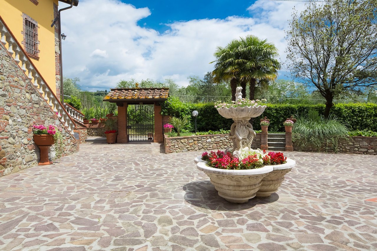Marvelous Countryside Villa Outside of Lucca