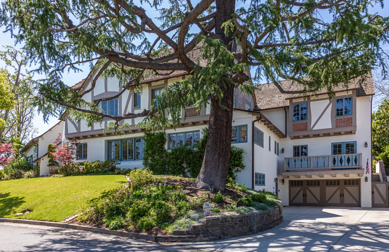 233 Hillside Rd