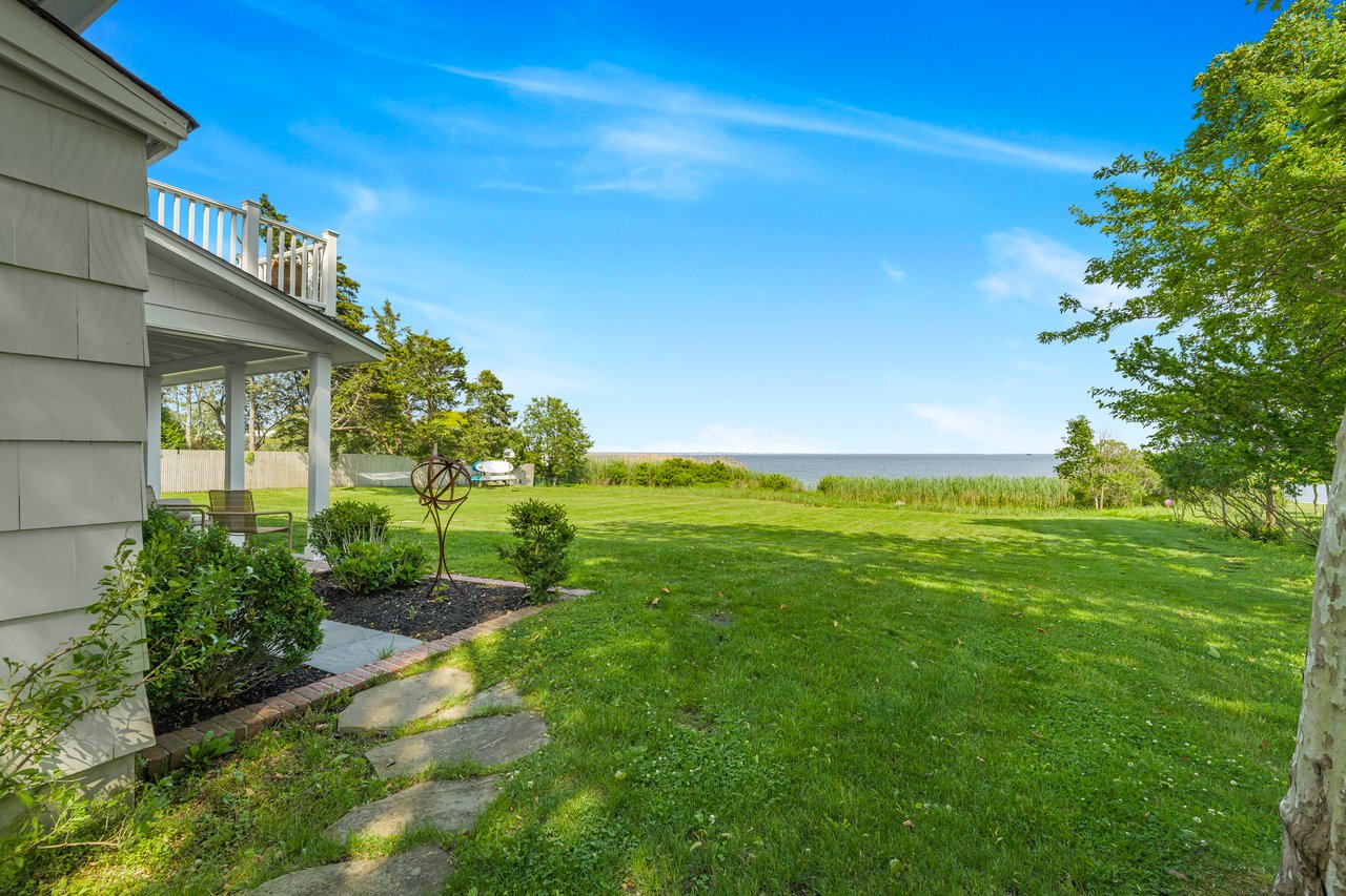 AN ELEGANT WATERFRONT ESCAPE