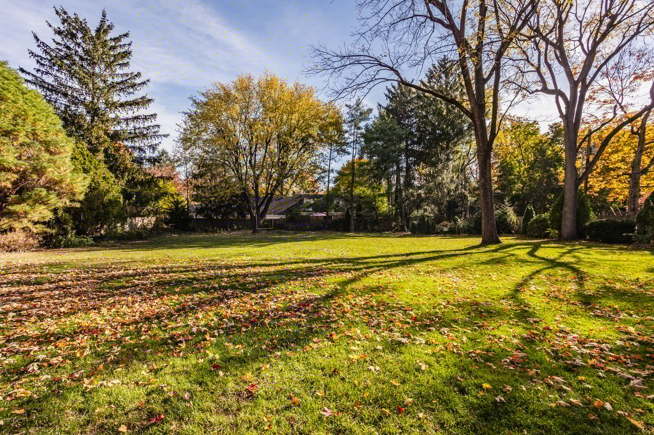 8045 Broadway Street