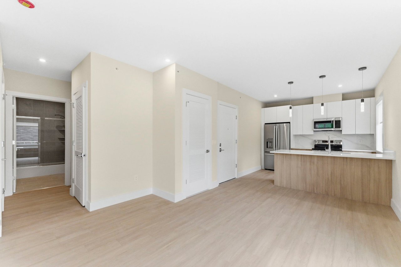 850 Broad Ave
