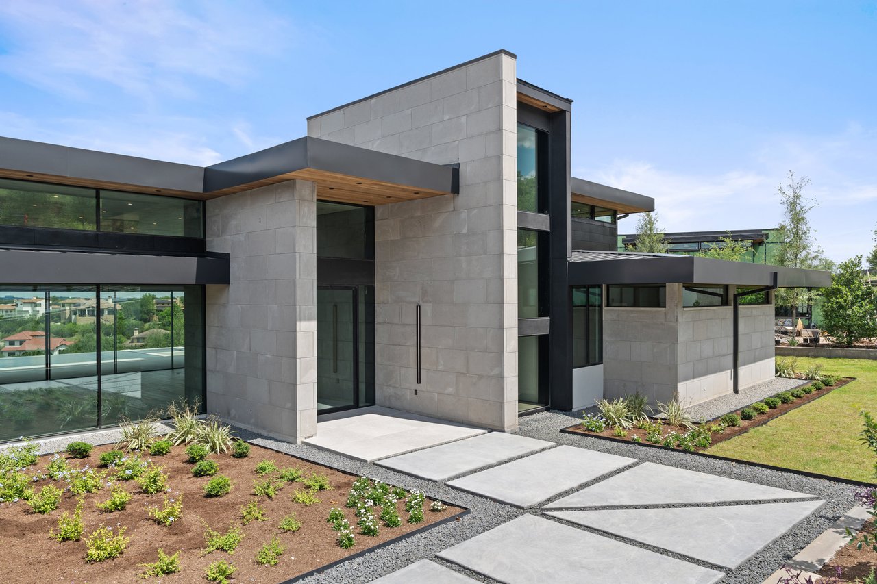 4909 Honey Daisy Way