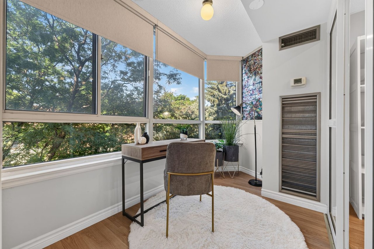 221 - 1001 Cedarglen Gate