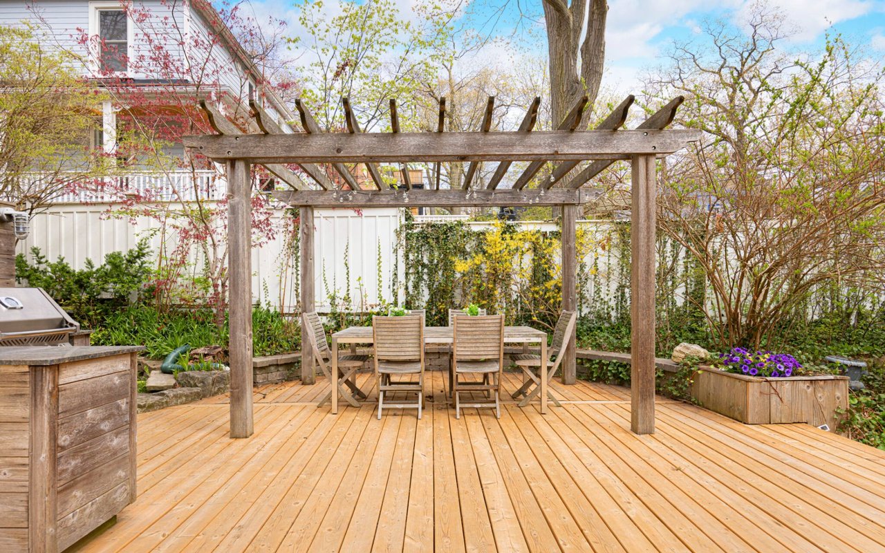 Best Patio Furniture in Toronto: Style, Comfort, and Outdoor Fireplaces