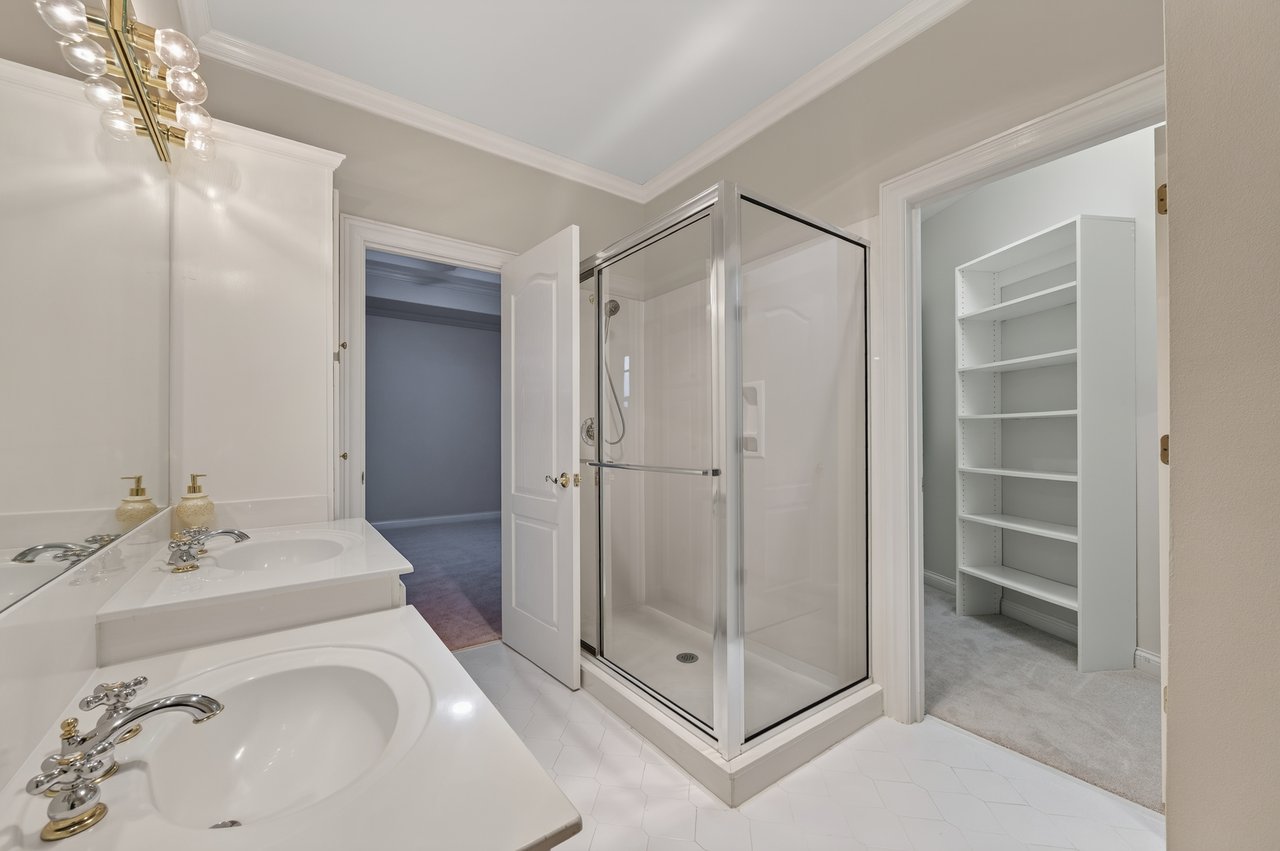 1055 Hedgerose Lane