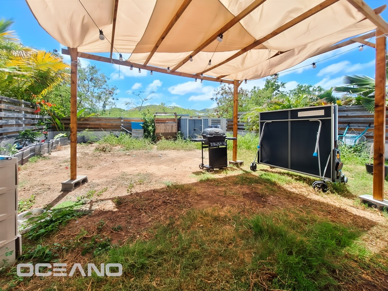 4-bedroom house with garden 