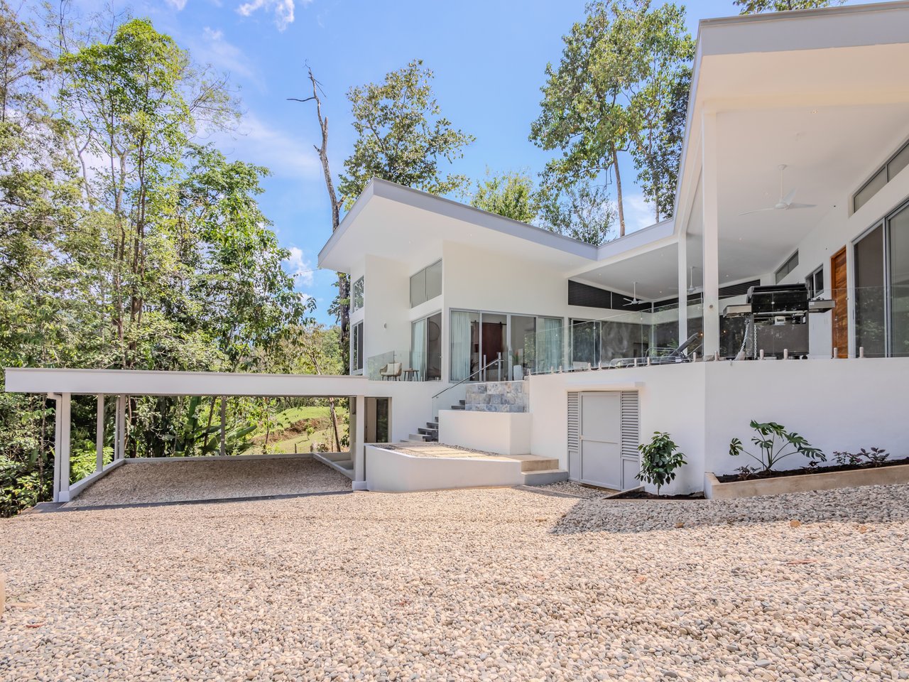 An Exclusive, Sunny Ridge-Top 4-Bed Designer House With Unforgettable Mountain & Jungle Views