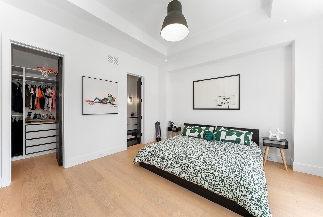 6 Forestave Crescent
