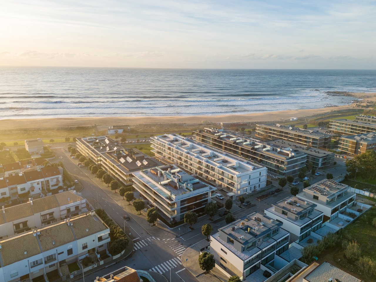 Luxurious 4-Bedroom Sea-View Apartment with Expansive Terrace and Parking in Vila Nova de Gaia