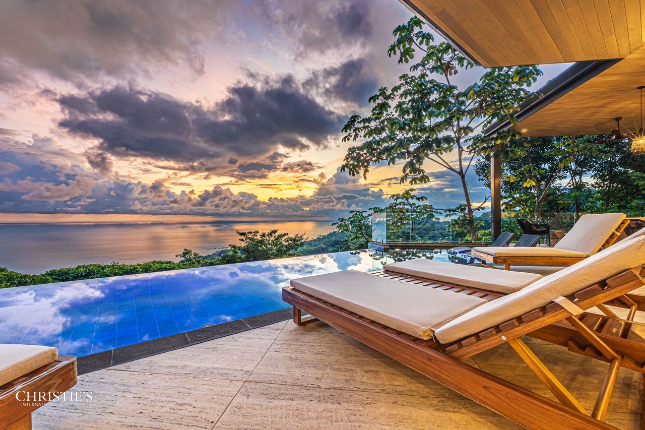 Luxury Estate in Escaleras — 5.5 Acres Majesty of Incredible Ocean Views 