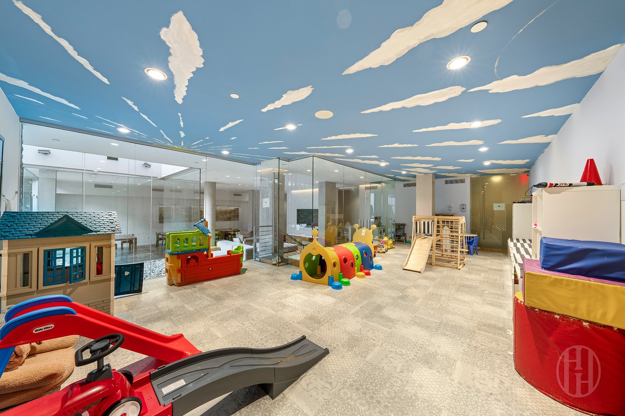 303 E 33rd Street 2-L