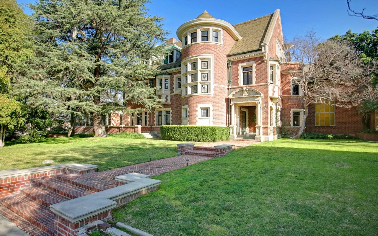 1120 Westchester Pl
