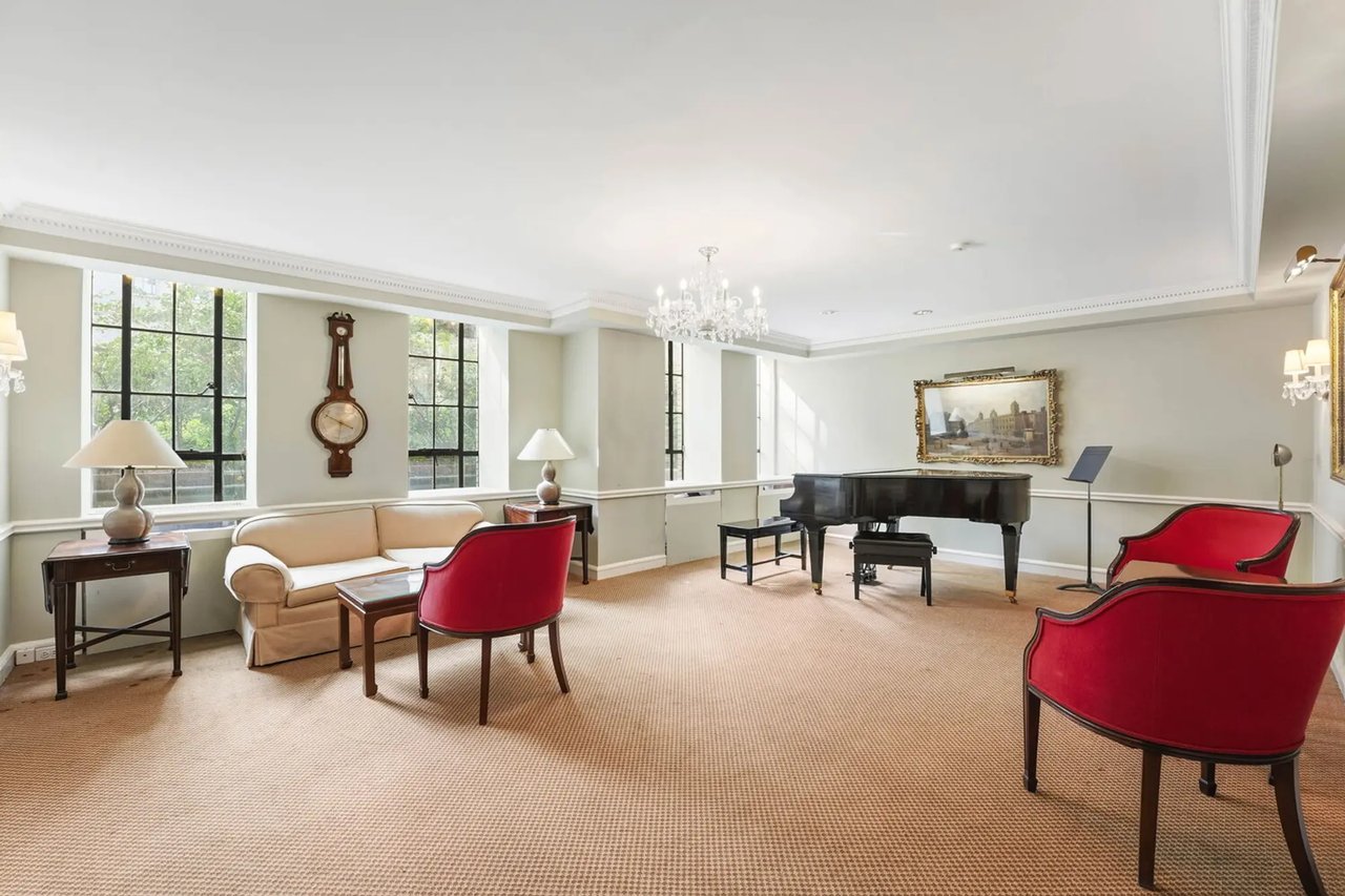 333 W 56th St Apt 2L