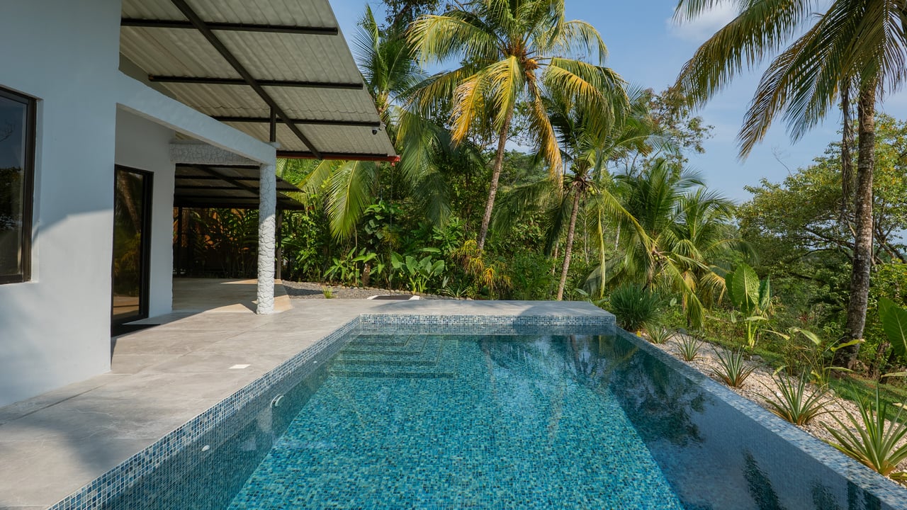Ocean Peek Paradise Villa - 3 Bed - 1 Bath With a Pool in Hatillo