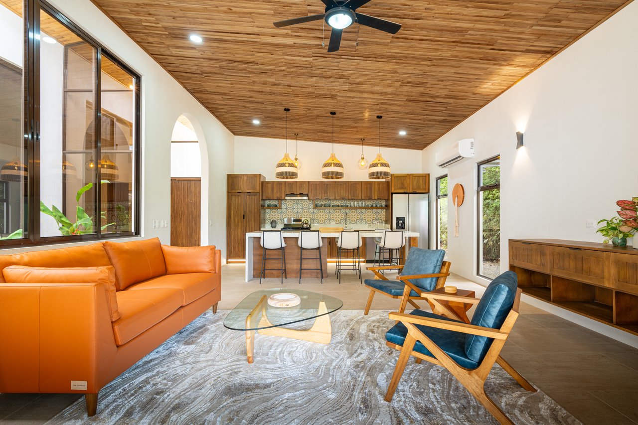 Uvita Tropical Urban Home, New Quality Build!