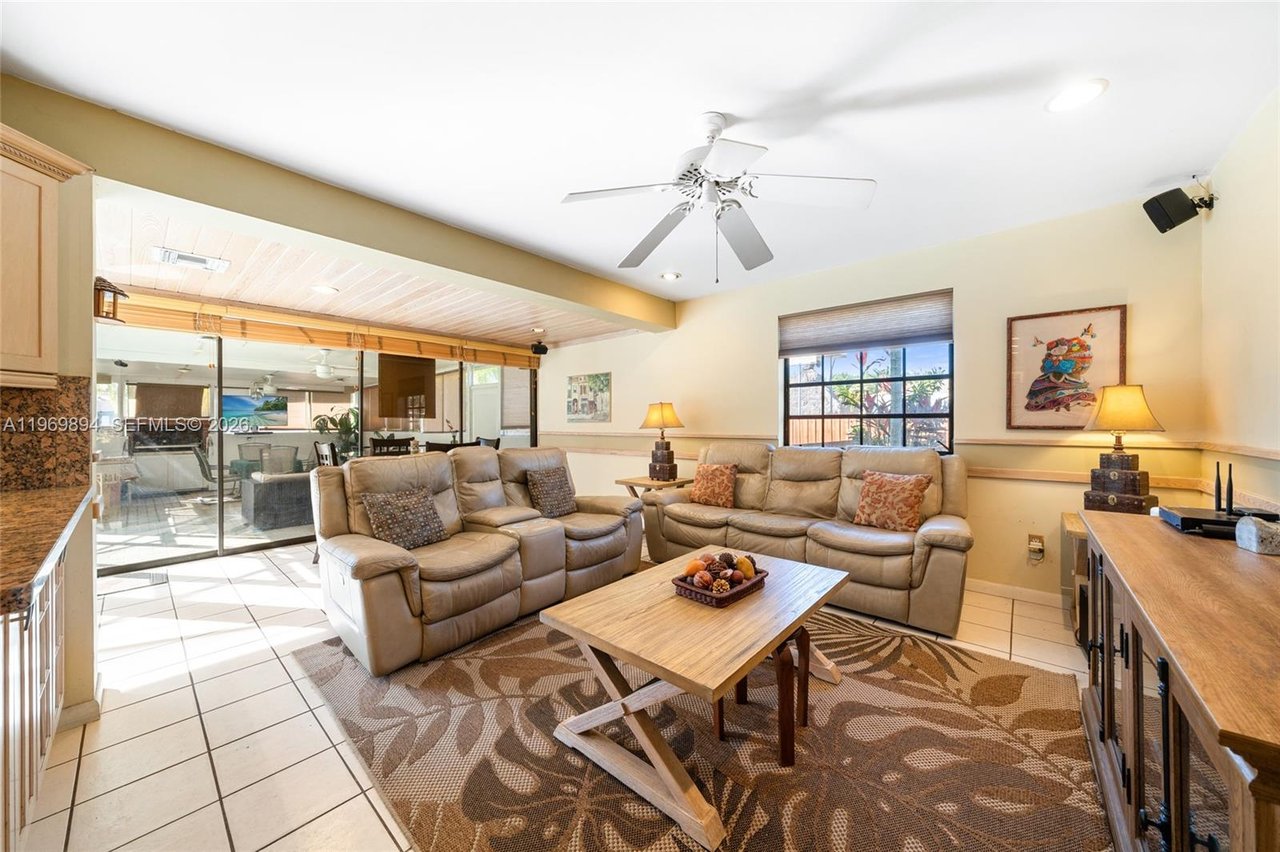 17242-sw-88-avenue-palmetto-bay-home-for-sale-living-area