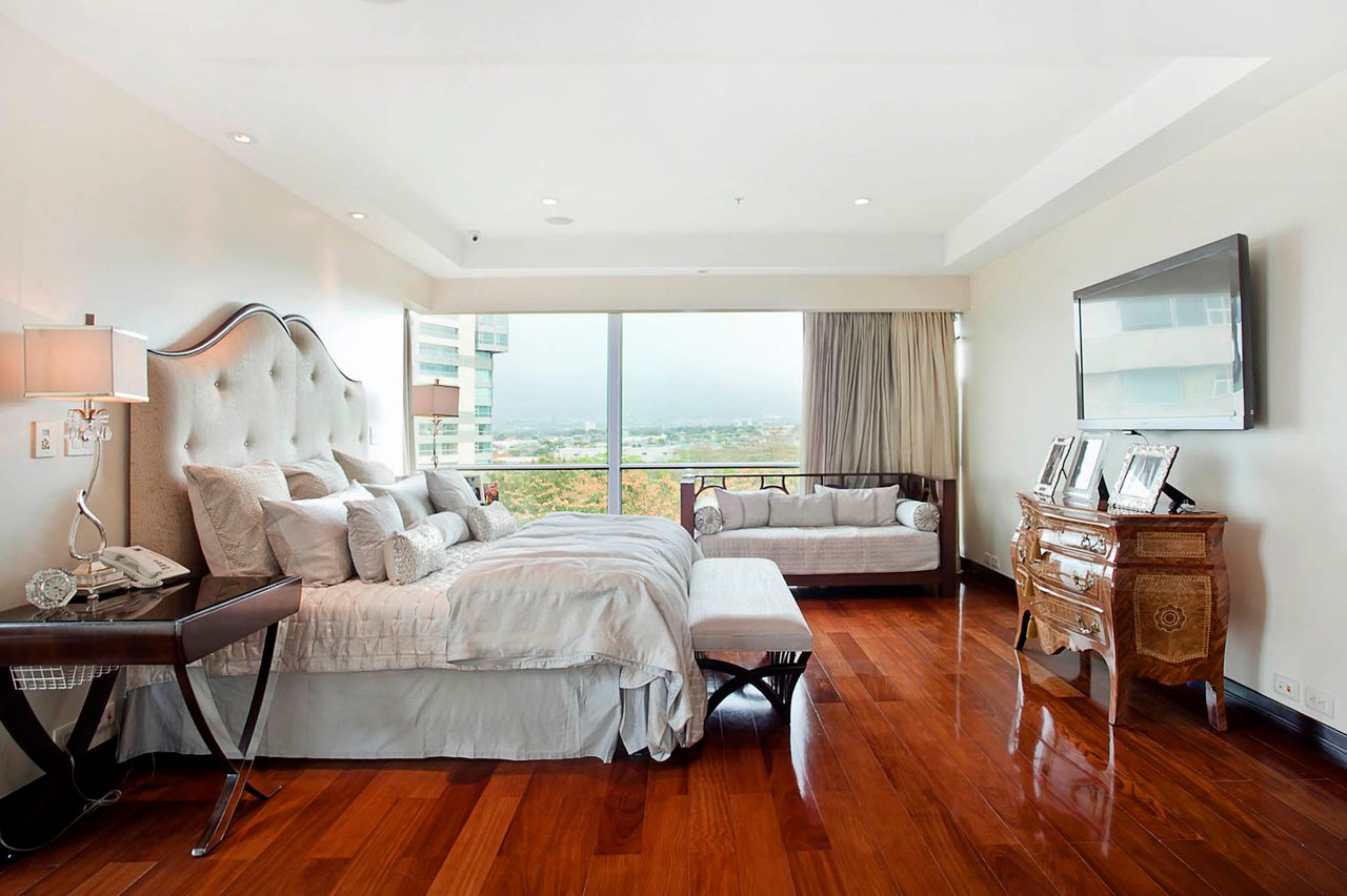 Classic Luxury View Condo, Escazu, San Jose