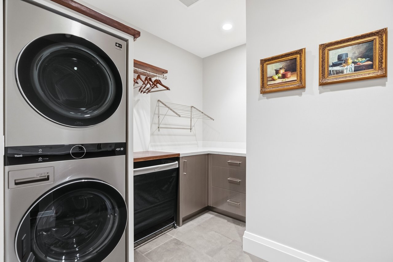 6180 N LAS BRISAS Drive