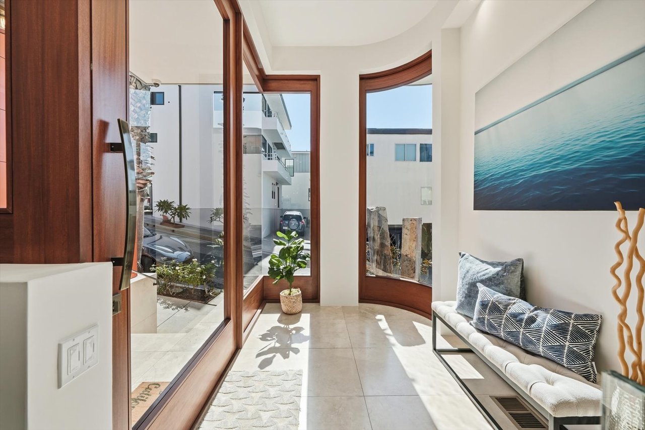  Steps from the Sand & Panoramic Views in Manhattan Beach