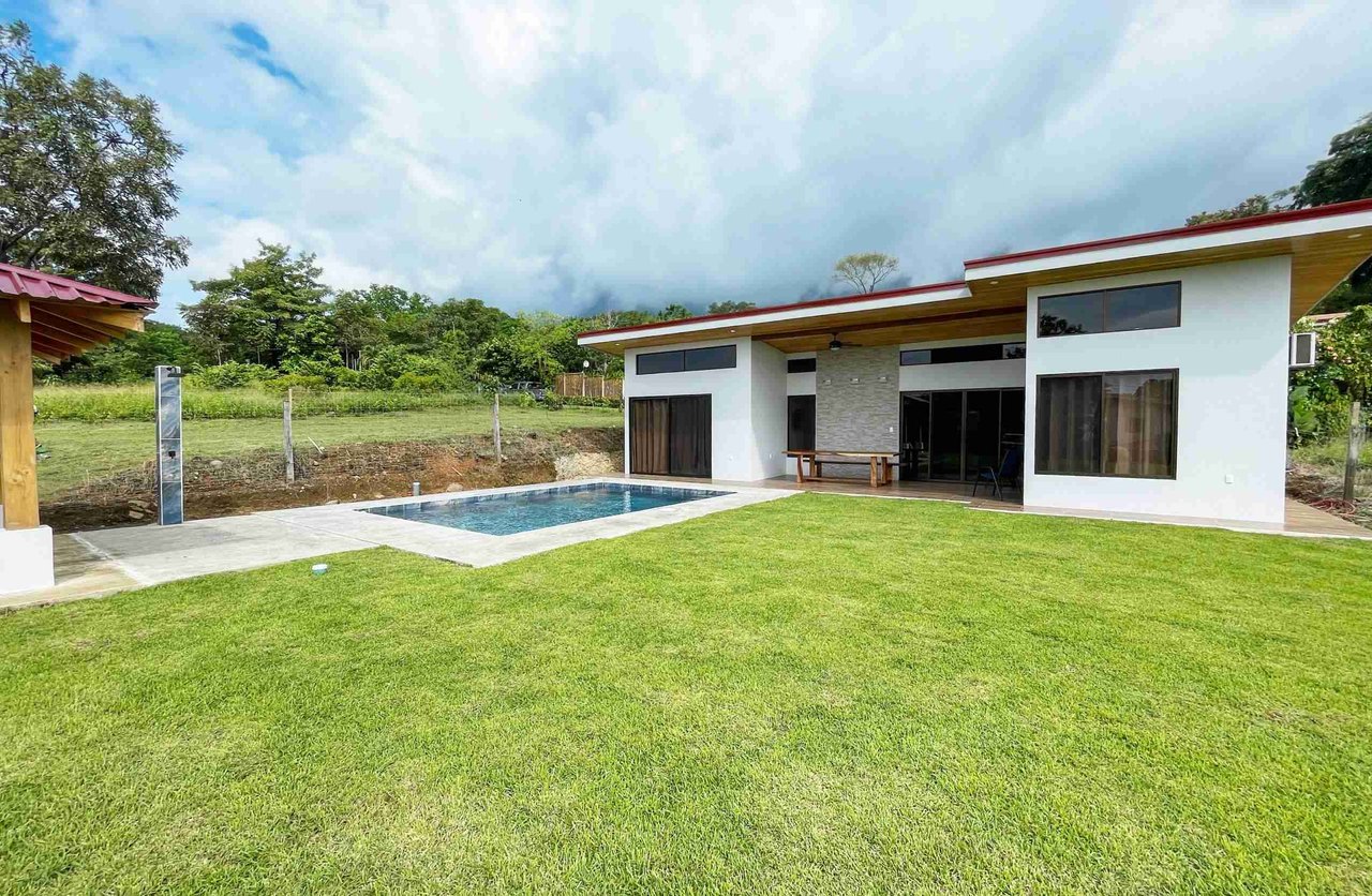 Brand-New Easy-Access 2-Bedroom Home with Big Pool & Peaceful Terraza on Calle Cascada in Ojochal Costa Rica