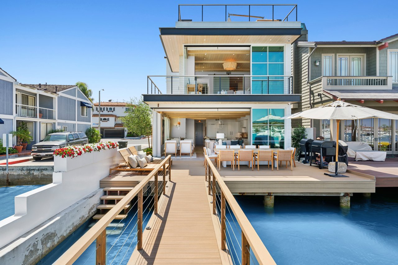 1134 E Balboa Blvd