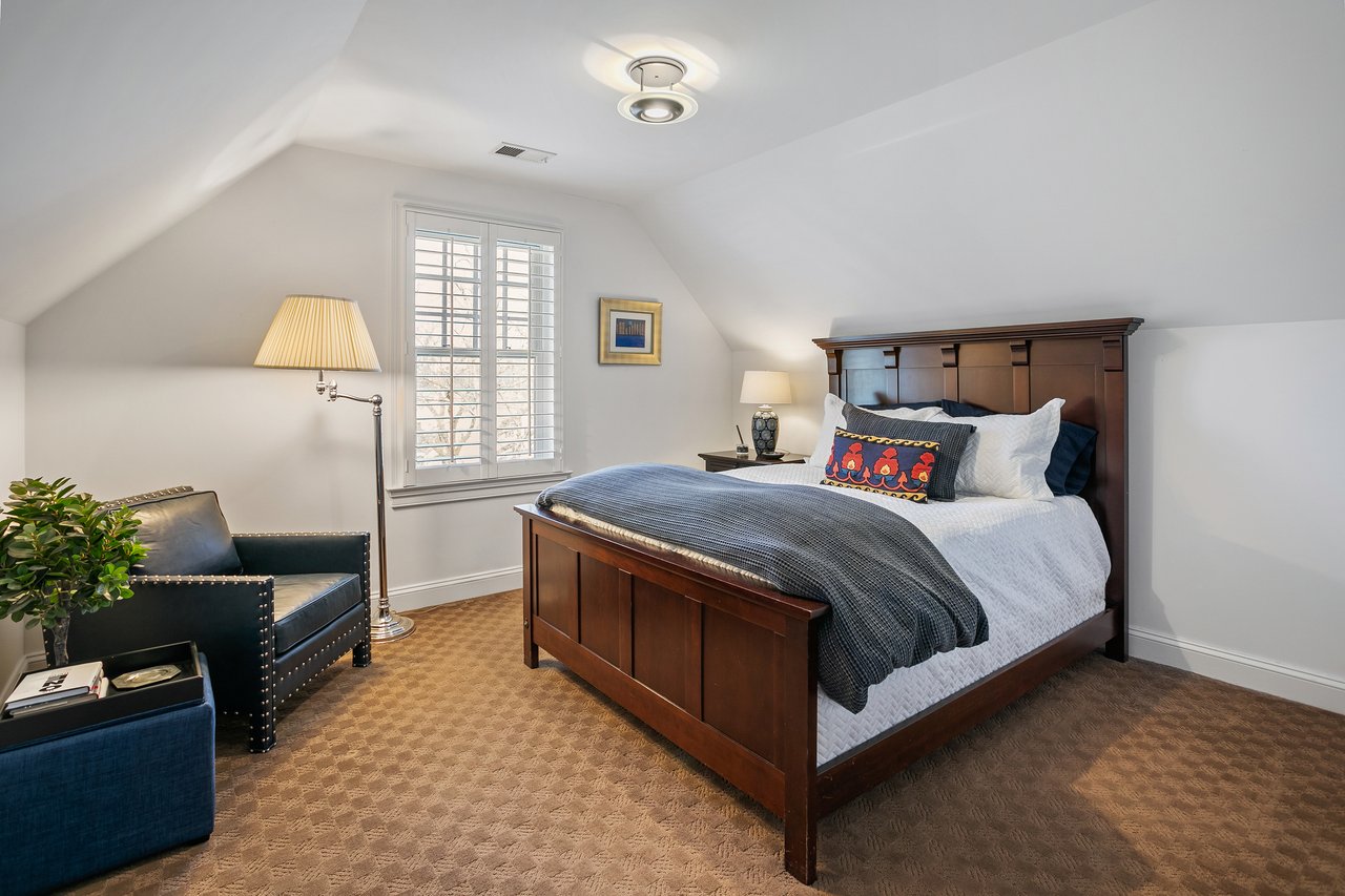 5025 Linnean Ave NW, Washington, DC 20008