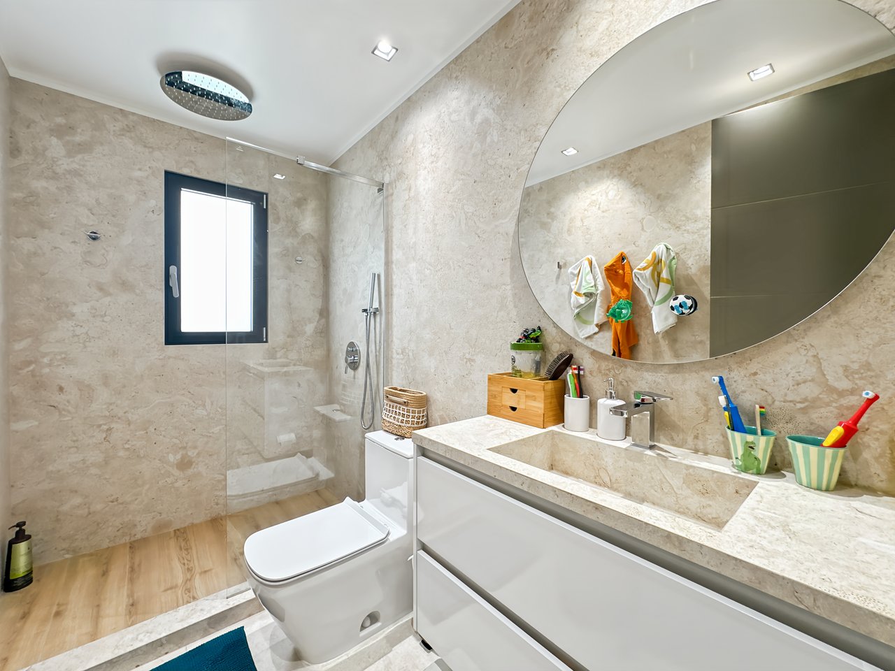 Rare Opportunity: Spacious Apartment with Terrace and Private Pool - ColeBay