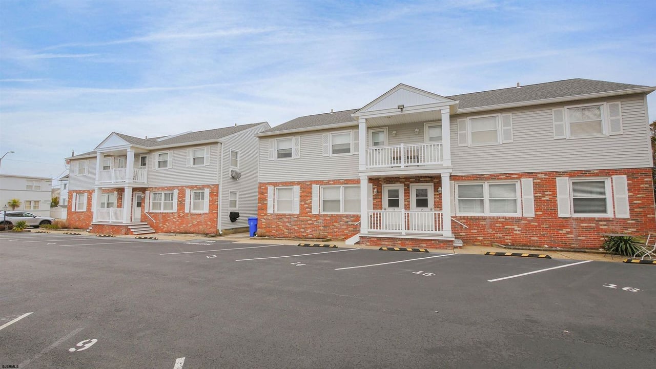 9506 Ventnor Ave #13
