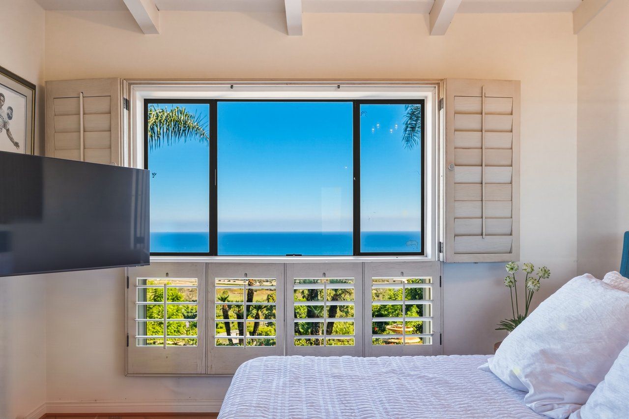 3400 Coast View Dr