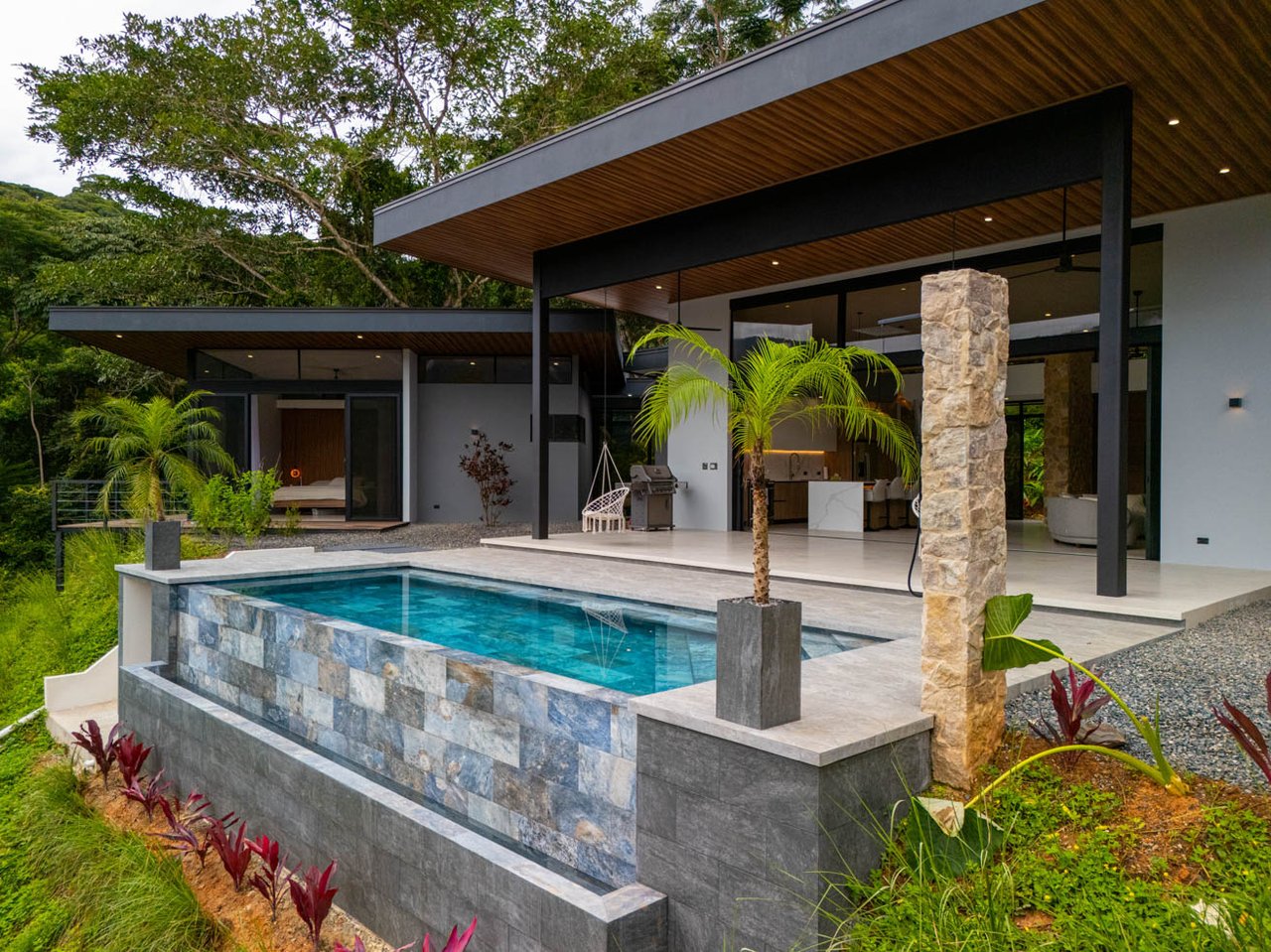 Ojochal Modern Jungle Home with Infinity Pool & Mountain Views