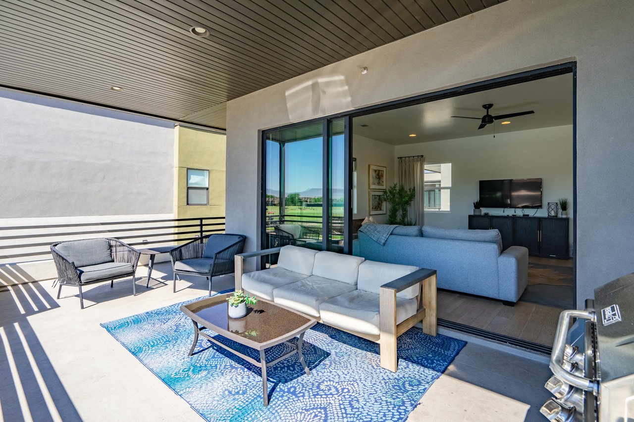 COUNTRY CLUB GOLF COURSE RETREAT