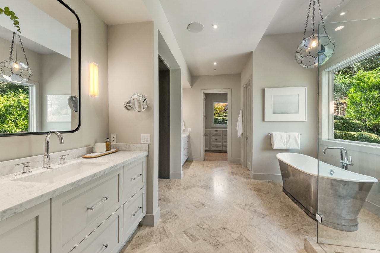 Private, Modern Compound in Premier Ross Location