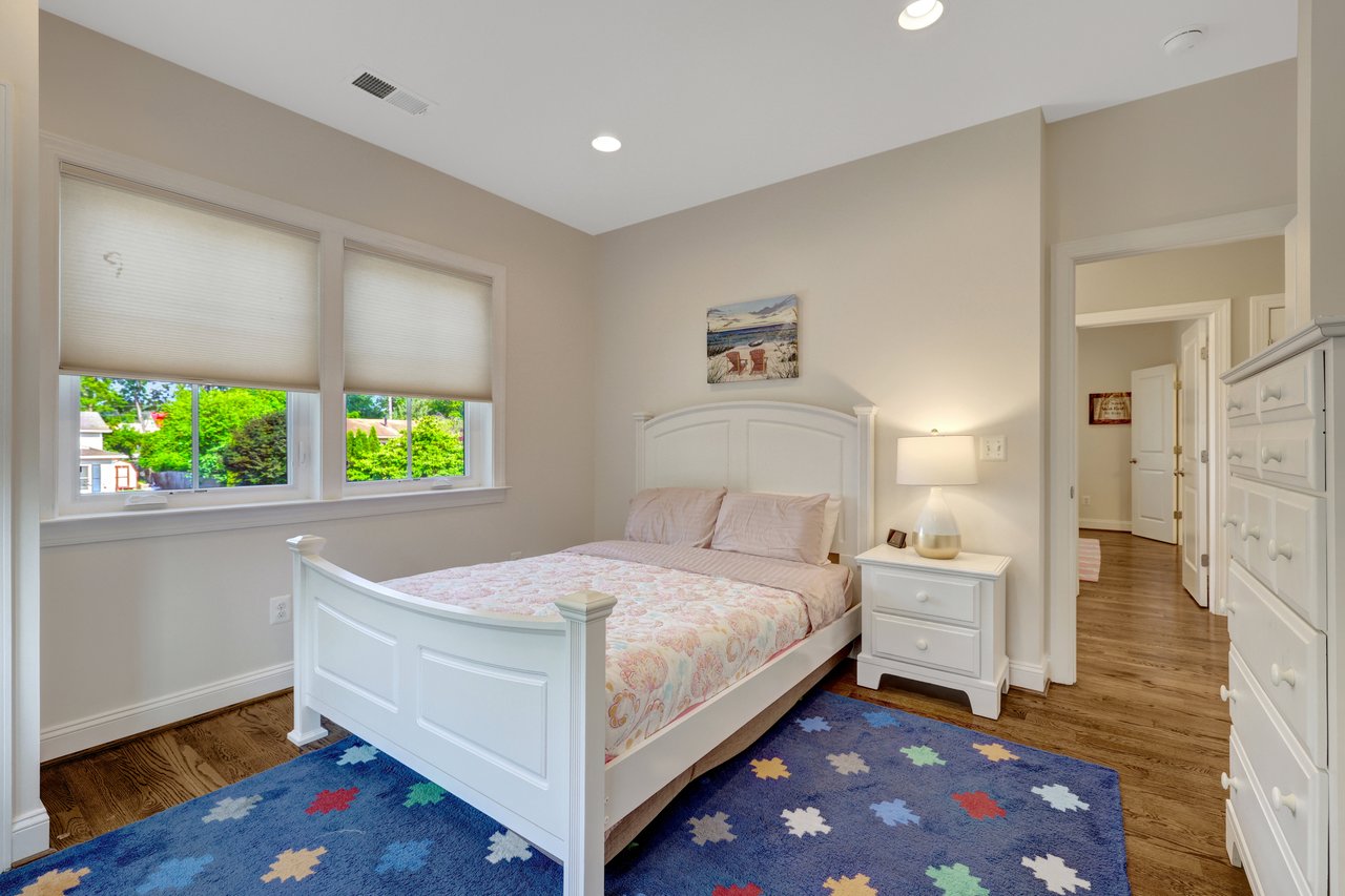 300 Jade Ct NW