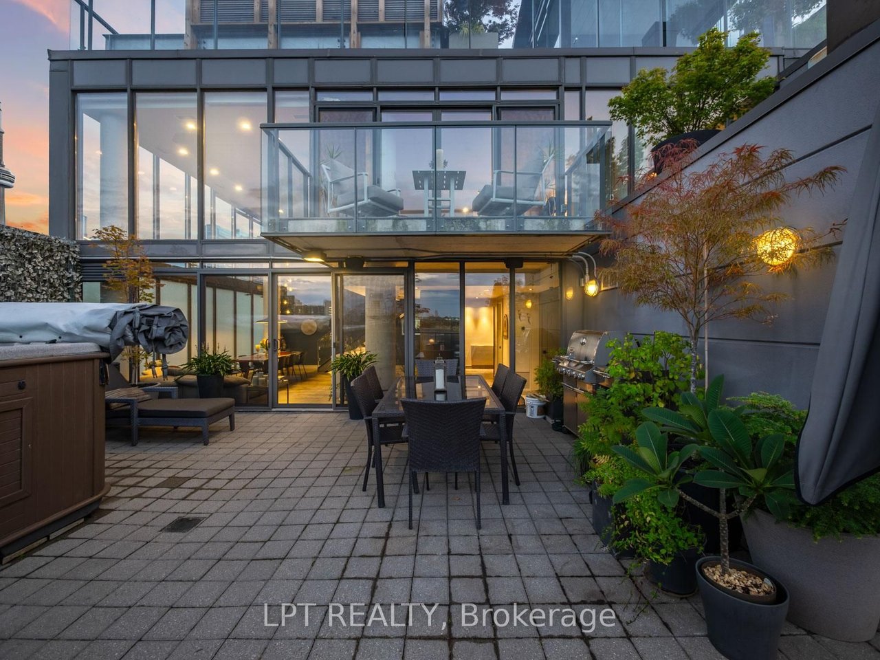 PENTHOUSE LUXURY IN KING WEST