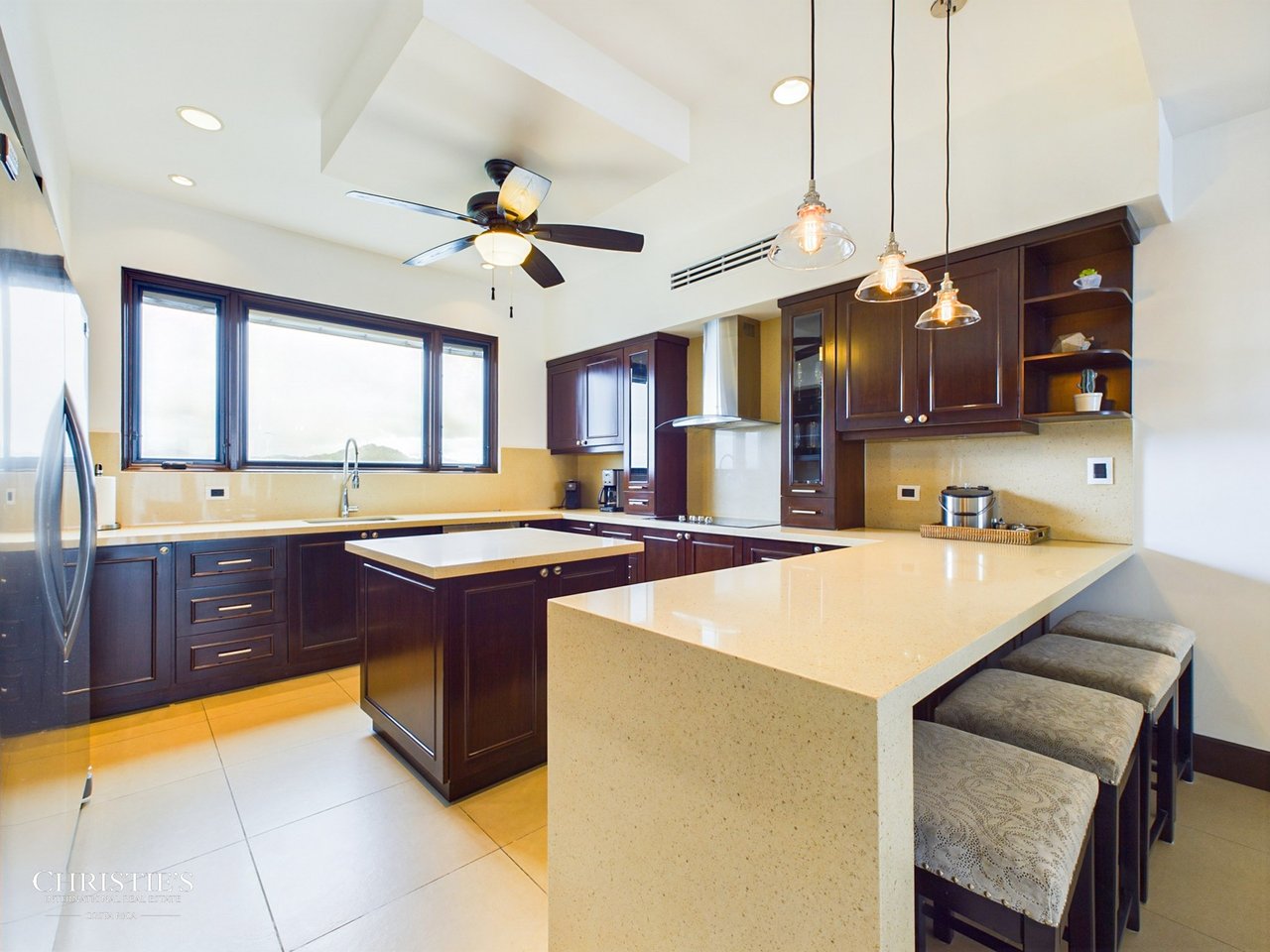 360 - 310 Splendor Penthouse