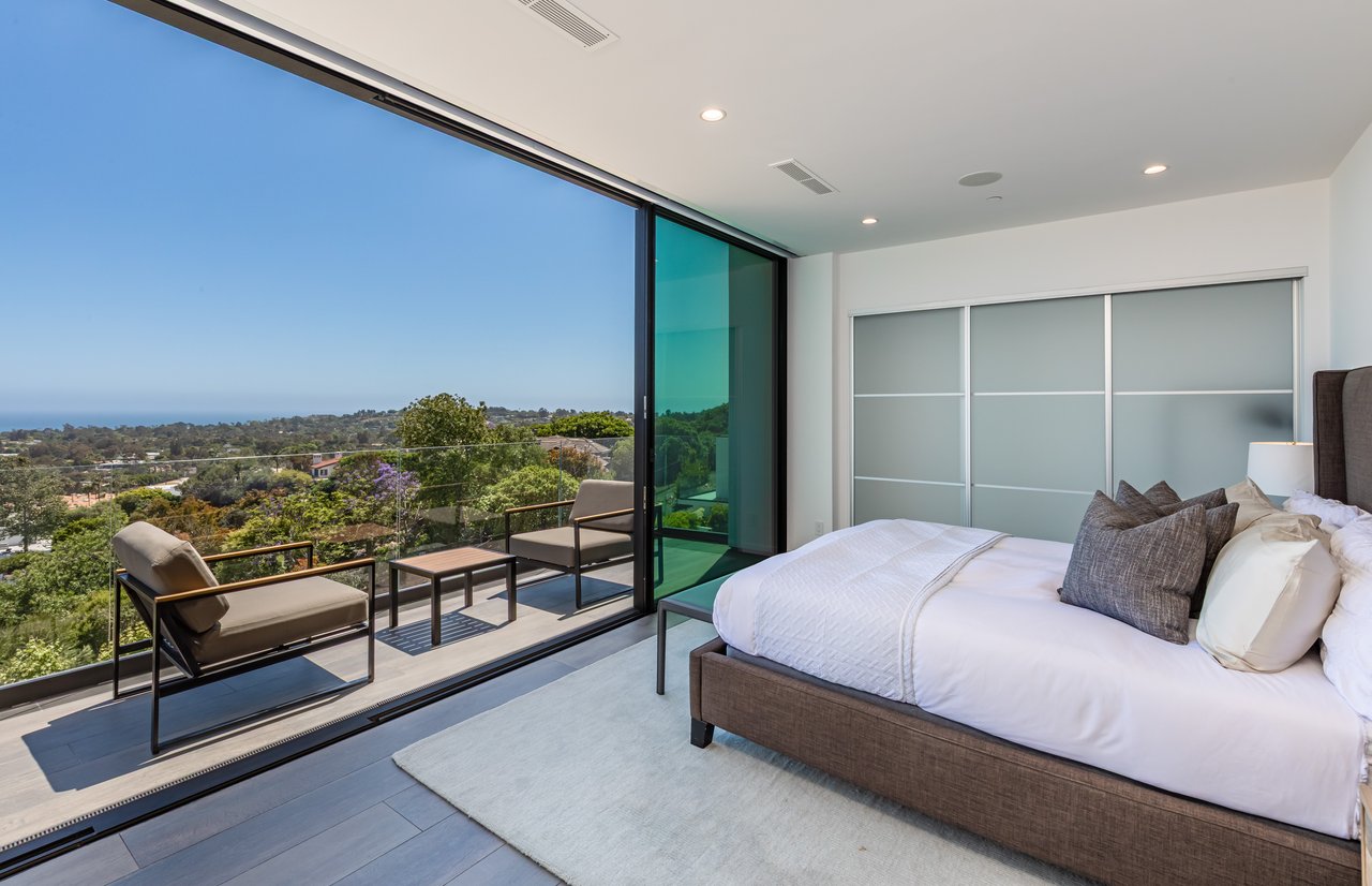 6156 Zumirez Dr