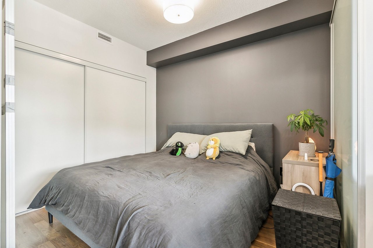 775 King St W Unit: 906