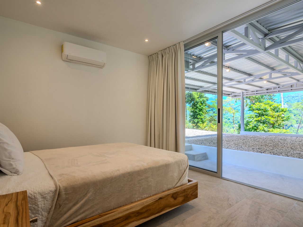 An Exclusive, Sunny Ridge-Top 4-Bed Designer House With Unforgettable Mountain & Jungle Views