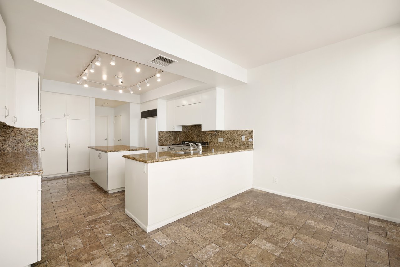 10430 Wilshire Blvd #202, Westwood