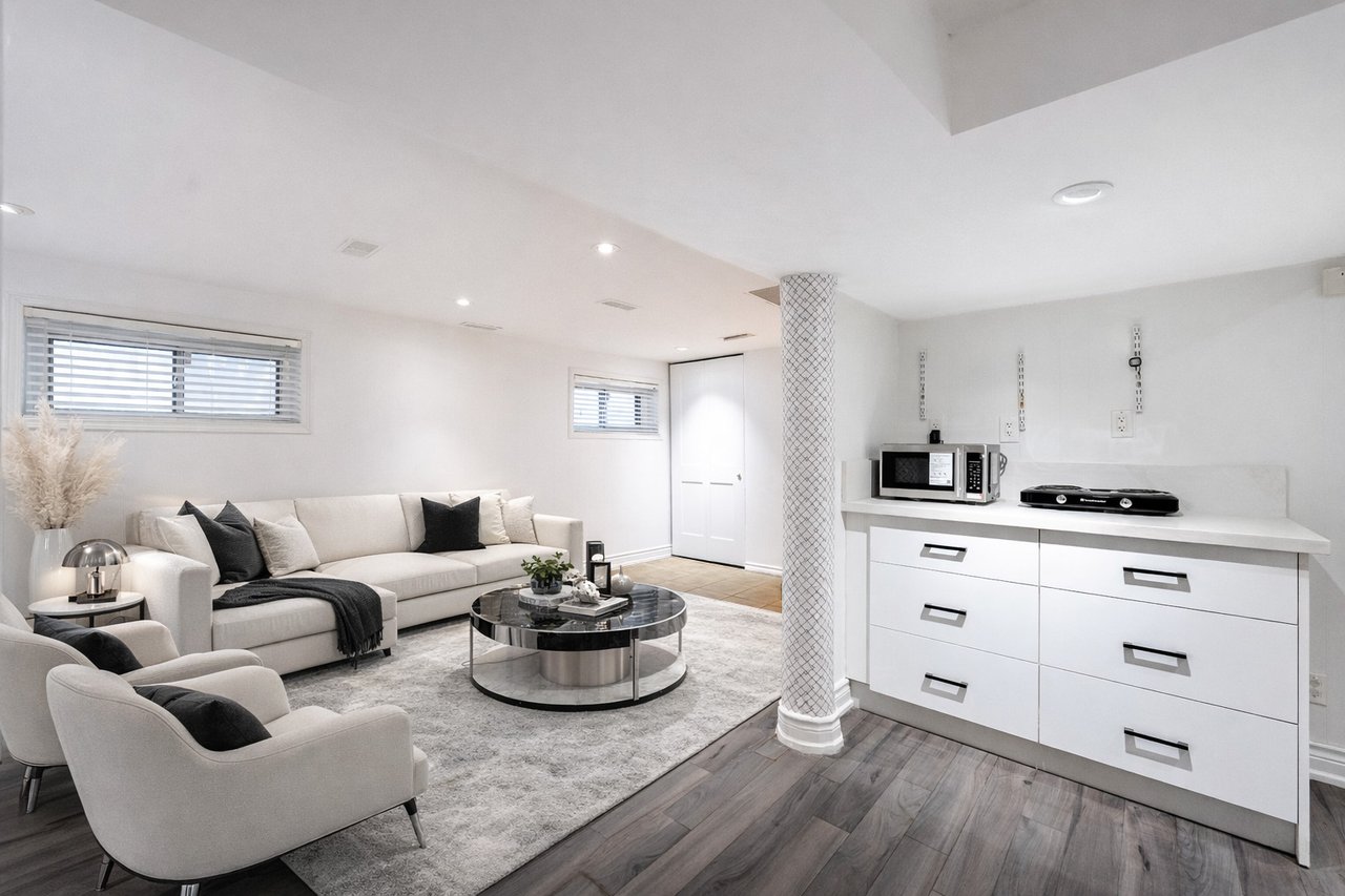 28 Lakeland Crescent