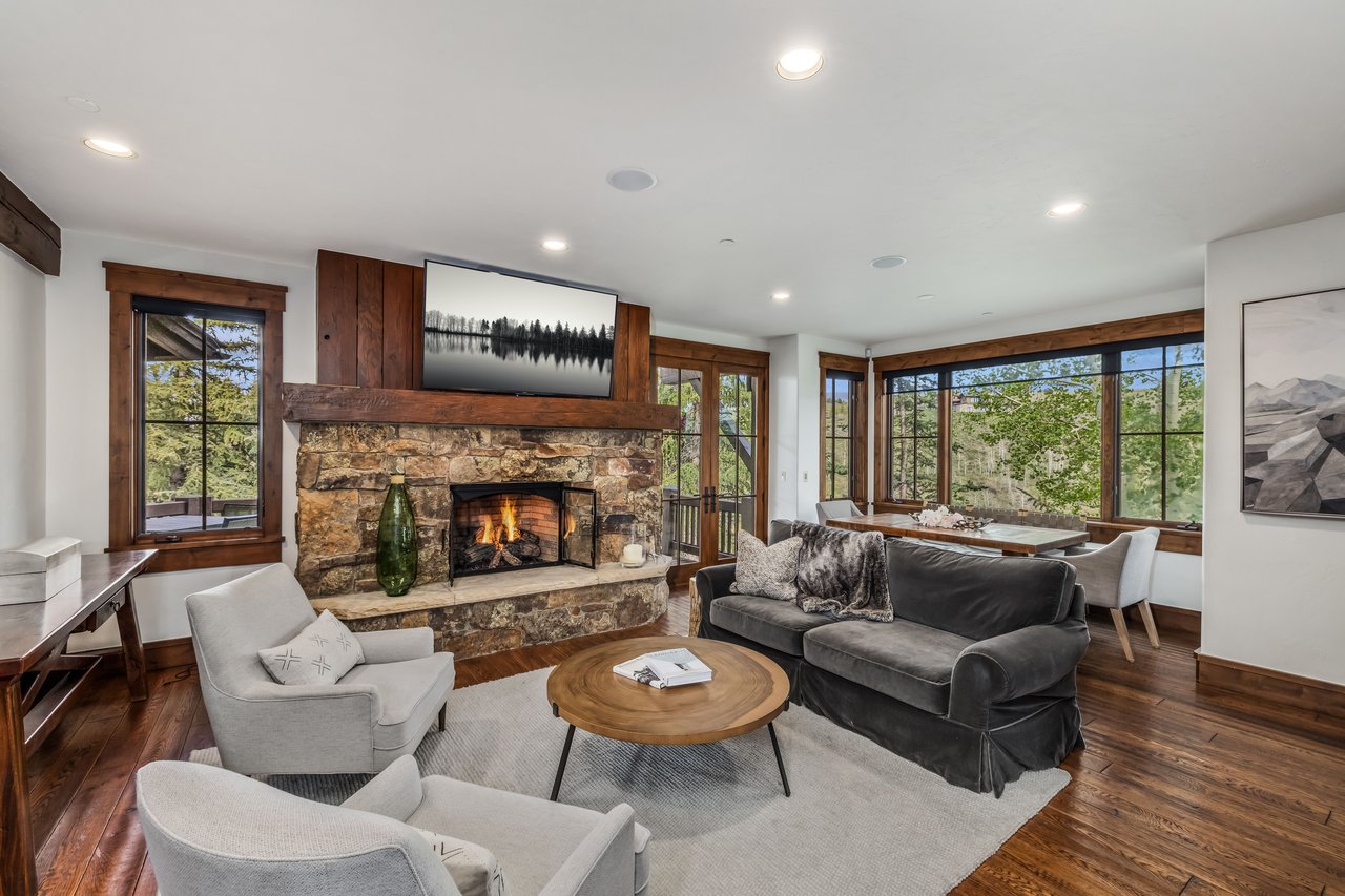 1092 The Summit Trail